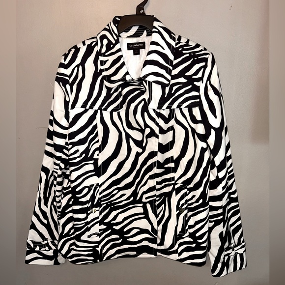 Liz Claiborne Jackets & Blazers - Liz Claiborne Black and White Animal Print Short Trench